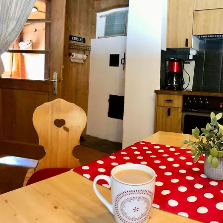 Sonniges Arosa Fuer 6 Pers Alleinstehend Mit Traumhaftem Bergpanorama בקתה