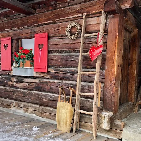 Sonniges Arosa Fuer 6 Pers Alleinstehend Mit Traumhaftem Bergpanorama בקתה Langwies