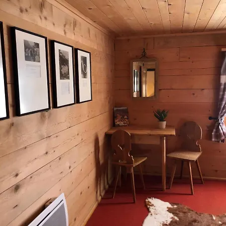 Sonniges Arosa Fuer 6 Pers Alleinstehend Mit Traumhaftem Bergpanorama בקתה